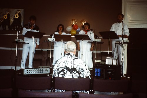 Judith Rees, soprano; Meriel Dickinson, mezzo; Daryl Runswick, tenor; Terry Edwards, bass; John Whiting, sound. vocal synthesisers visible